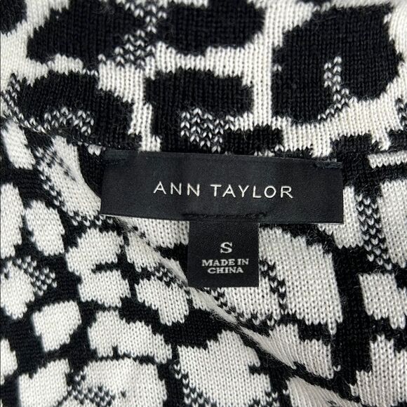 Ann Taylor Women’s Moto Sweater Jacket Black & White Zippered Size Small - Picture 7 of 8